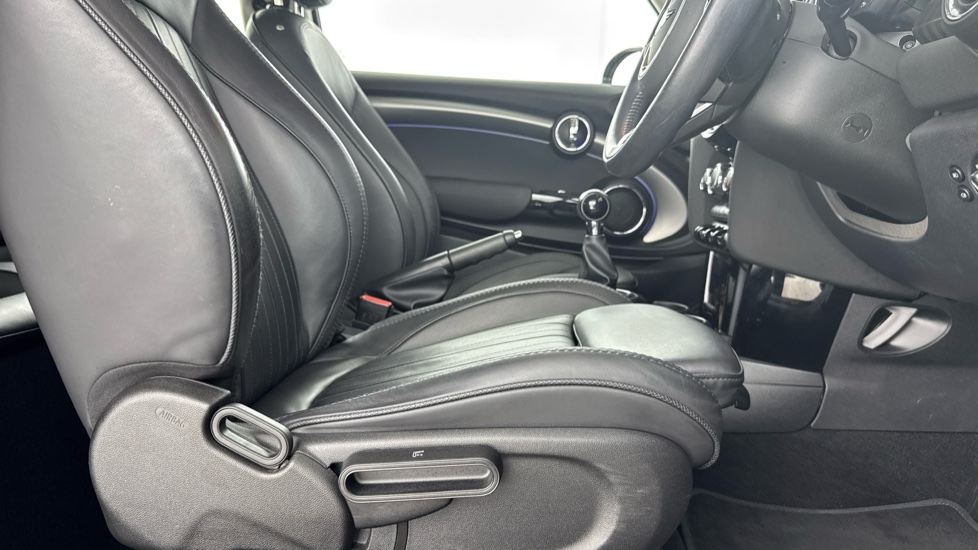 MINI Hatchback 1.5 Cooper Exclusive II 3dr Petrol Hatchback - Image 39