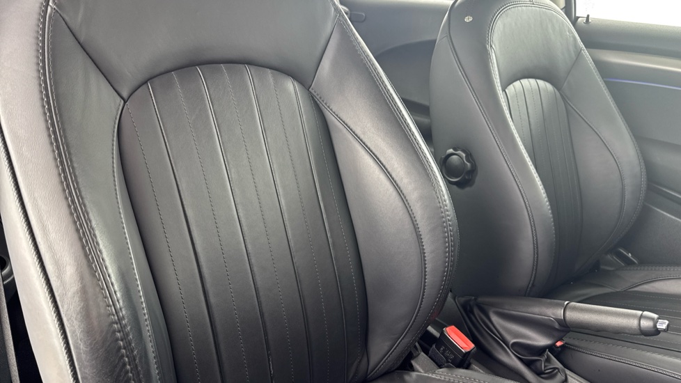 MINI Hatchback 1.5 Cooper Exclusive II 3dr Petrol Hatchback - Image 40