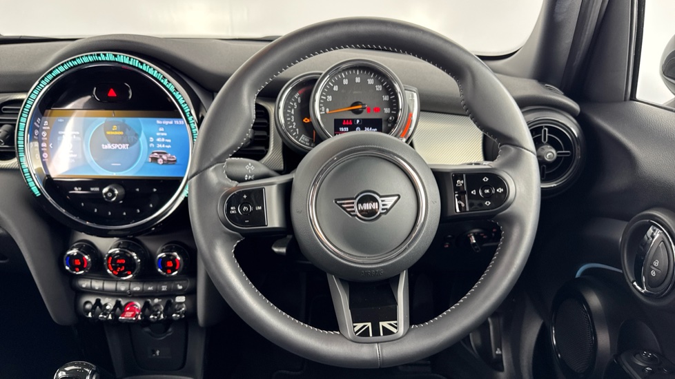 MINI Hatchback 1.5 Cooper Exclusive 5dr Auto [Comfort Pack] Petrol Hatchback - Image 5