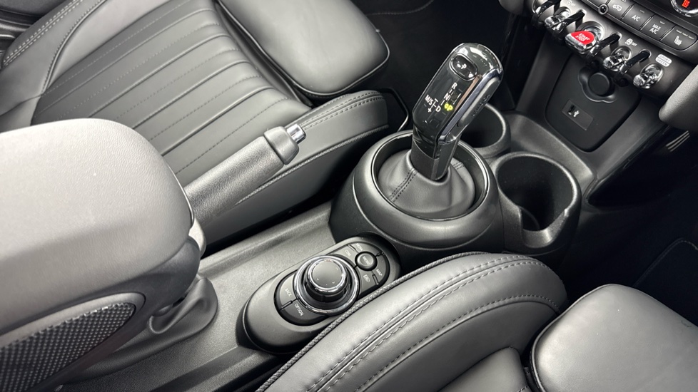MINI Hatchback 1.5 Cooper Exclusive 5dr Auto [Comfort Pack] Petrol Hatchback - Image 10