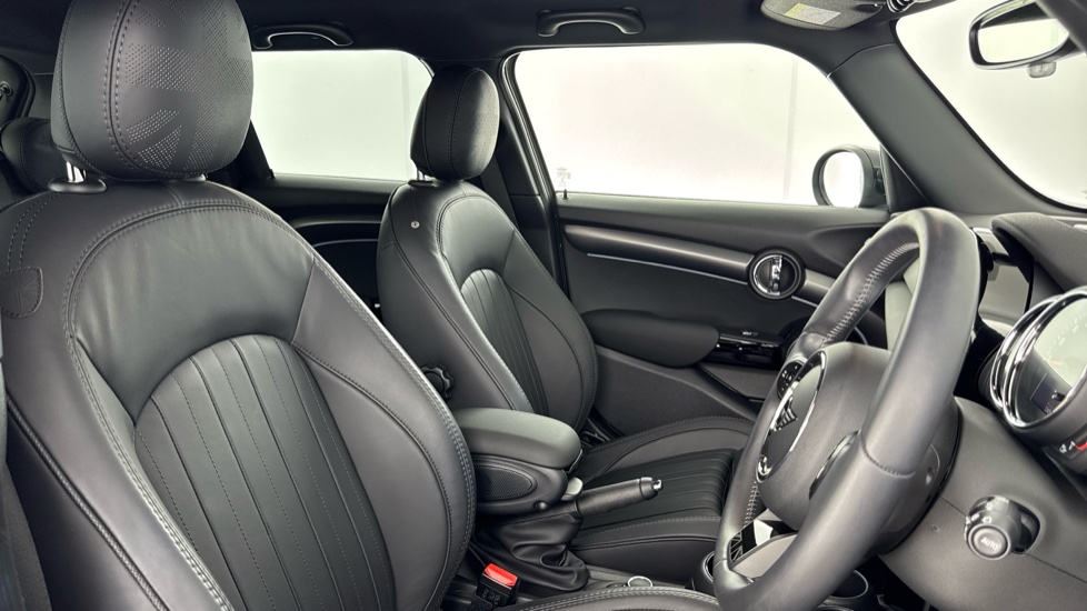 MINI Hatchback 1.5 Cooper Exclusive 5dr Auto [Comfort Pack] Petrol Hatchback - Image 11