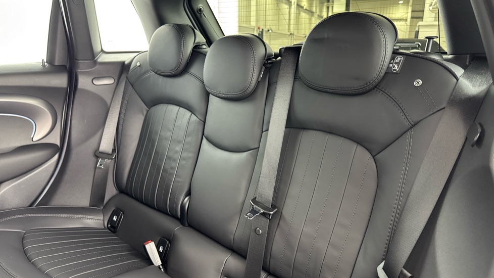 MINI Hatchback 1.5 Cooper Exclusive 5dr Auto [Comfort Pack] Petrol Hatchback - Image 12