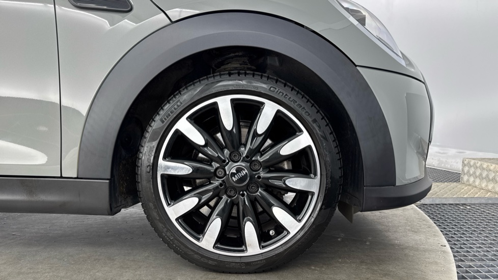 MINI Hatchback 1.5 Cooper Exclusive 5dr Auto [Comfort Pack] Petrol Hatchback - Image 14