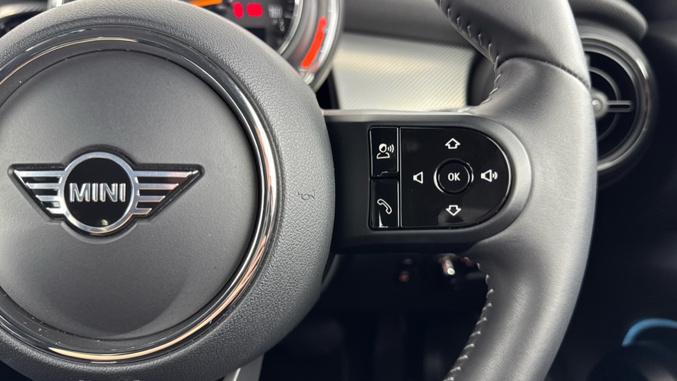 MINI Hatchback 1.5 Cooper Exclusive 5dr Auto [Comfort Pack] Petrol Hatchback - Image 18