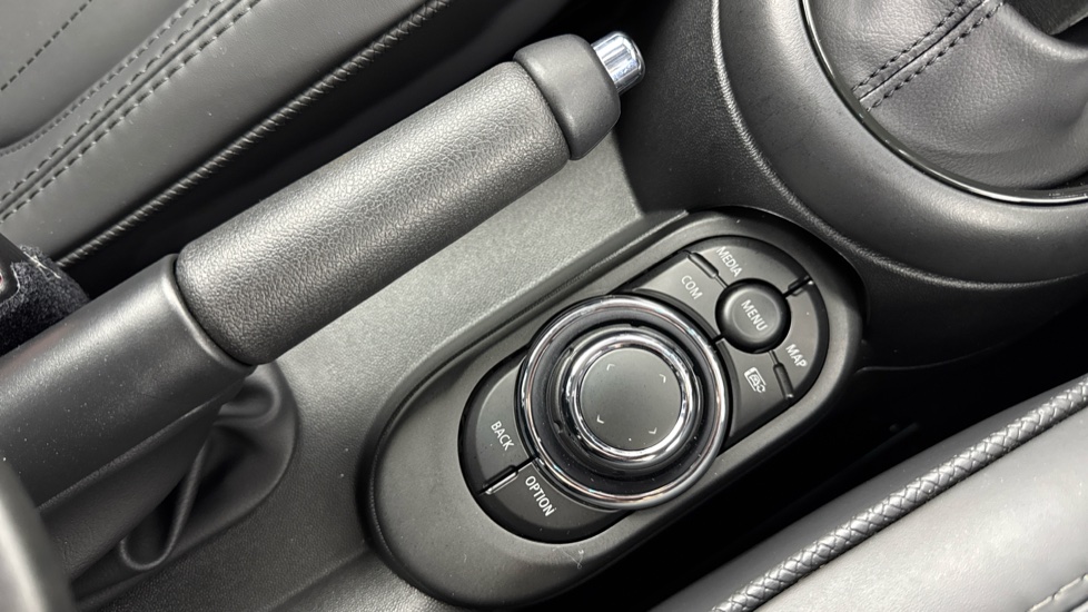 MINI Hatchback 1.5 Cooper Exclusive 5dr Auto [Comfort Pack] Petrol Hatchback - Image 19