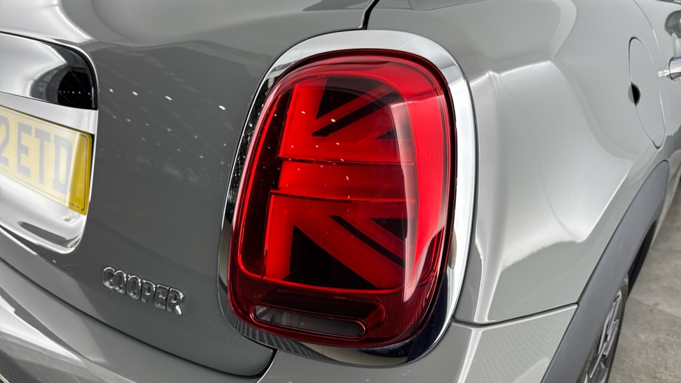 MINI Hatchback 1.5 Cooper Exclusive 5dr Auto [Comfort Pack] Petrol Hatchback - Image 22
