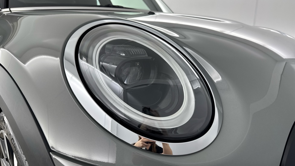 MINI Hatchback 1.5 Cooper Exclusive 5dr Auto [Comfort Pack] Petrol Hatchback - Image 23