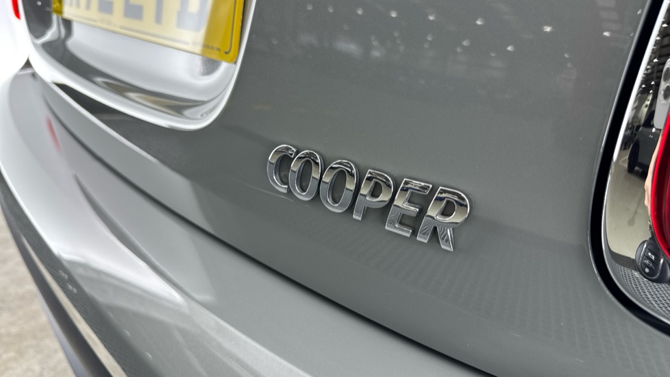 MINI Hatchback 1.5 Cooper Exclusive 5dr Auto [Comfort Pack] Petrol Hatchback - Image 24