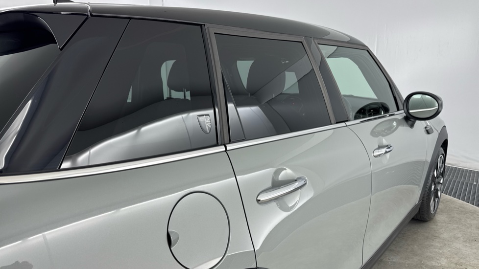 MINI Hatchback 1.5 Cooper Exclusive 5dr Auto [Comfort Pack] Petrol Hatchback - Image 26