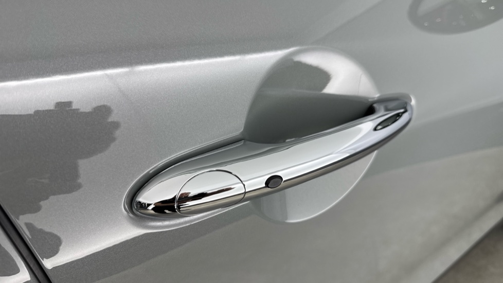 MINI Hatchback 1.5 Cooper Exclusive 5dr Auto [Comfort Pack] Petrol Hatchback - Image 27