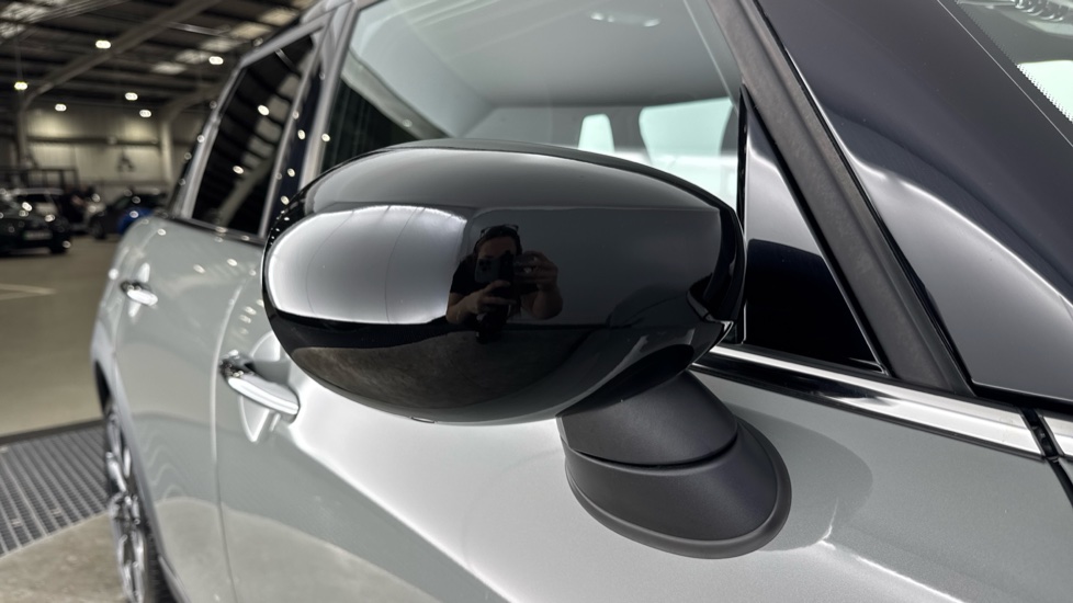 MINI Hatchback 1.5 Cooper Exclusive 5dr Auto [Comfort Pack] Petrol Hatchback - Image 29