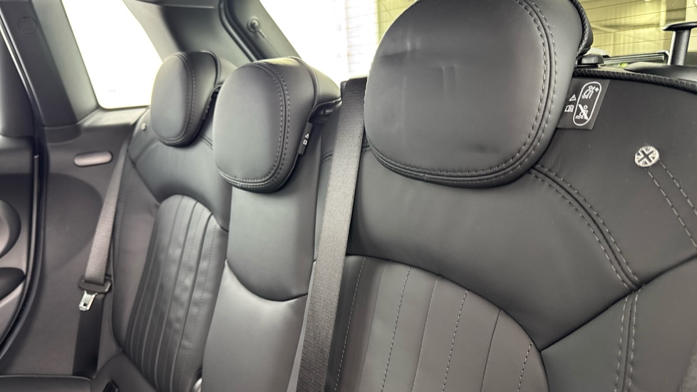 MINI Hatchback 1.5 Cooper Exclusive 5dr Auto [Comfort Pack] Petrol Hatchback - Image 36