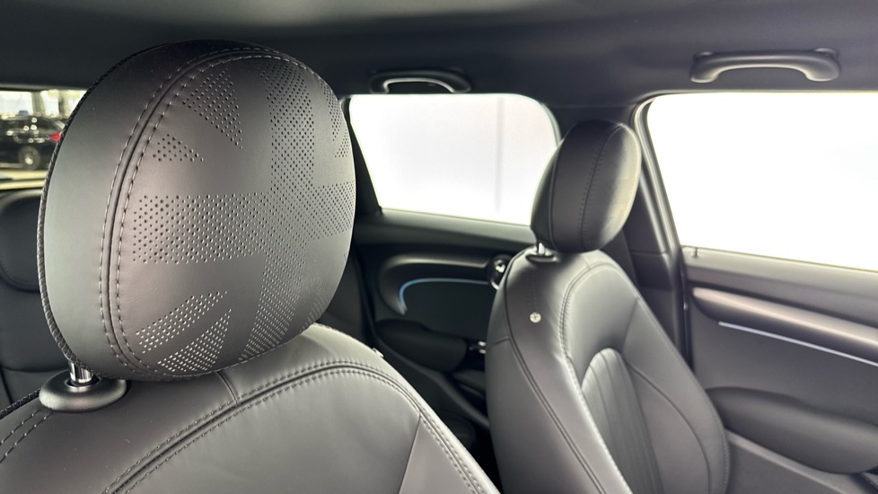 MINI Hatchback 1.5 Cooper Exclusive 5dr Auto [Comfort Pack] Petrol Hatchback - Image 41