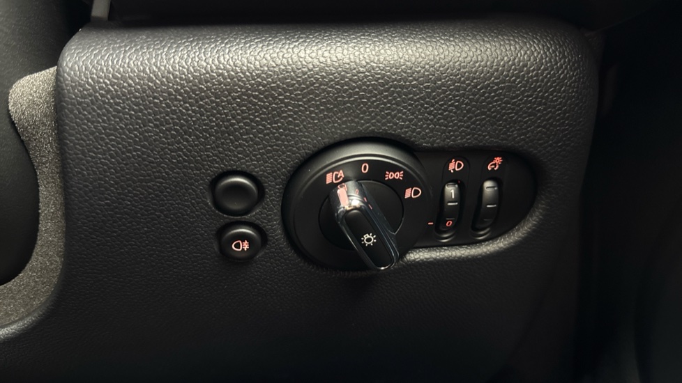 MINI Hatchback 1.5 Cooper Exclusive 5dr Auto [Comfort Pack] Petrol Hatchback - Image 48
