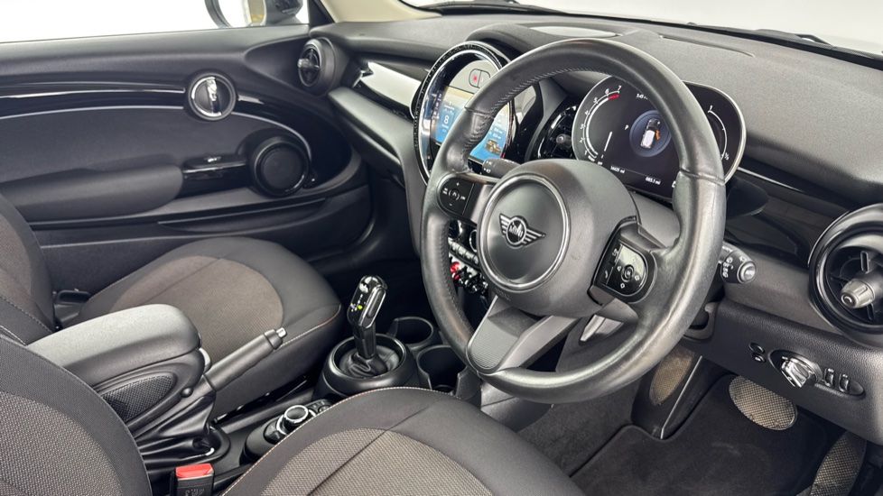 MINI Hatchback 1.5 Cooper Classic 3dr Auto [Comfort Pack] Petrol Hatchback - Image 6