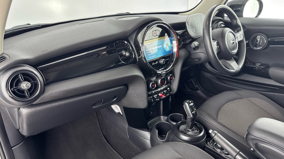 MINI Hatchback 1.5 Cooper Classic 3dr Auto [Comfort Pack] Petrol Hatchback - Image 7