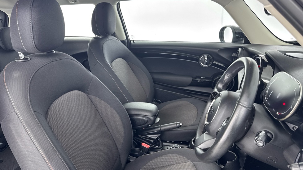MINI Hatchback 1.5 Cooper Classic 3dr Auto [Comfort Pack] Petrol Hatchback - Image 11