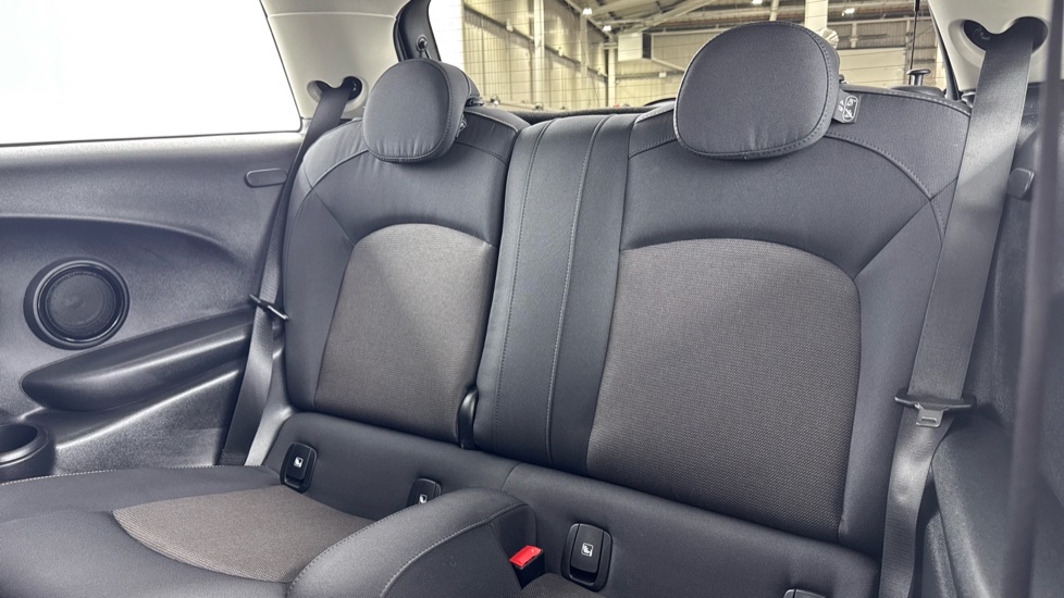 MINI Hatchback 1.5 Cooper Classic 3dr Auto [Comfort Pack] Petrol Hatchback - Image 12