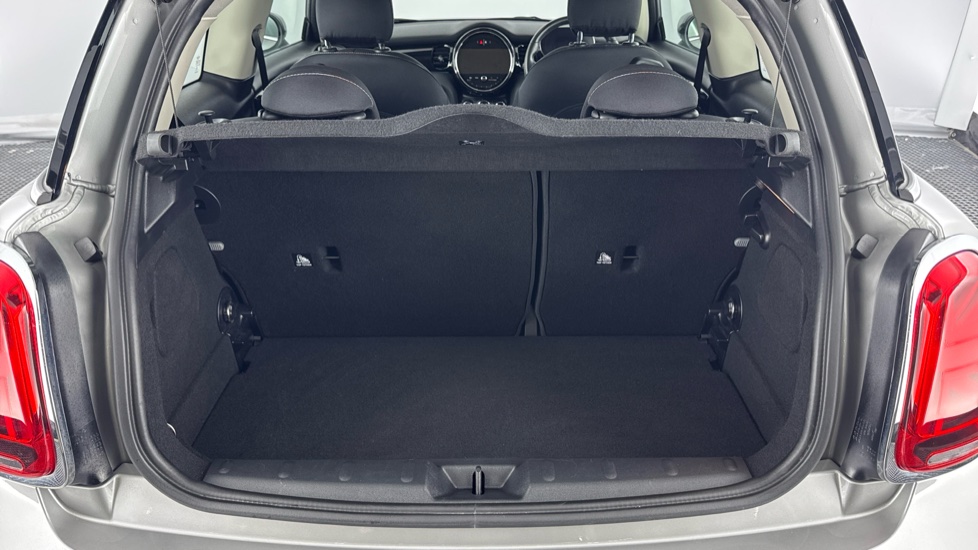 MINI Hatchback 1.5 Cooper Classic 3dr Auto [Comfort Pack] Petrol Hatchback - Image 13