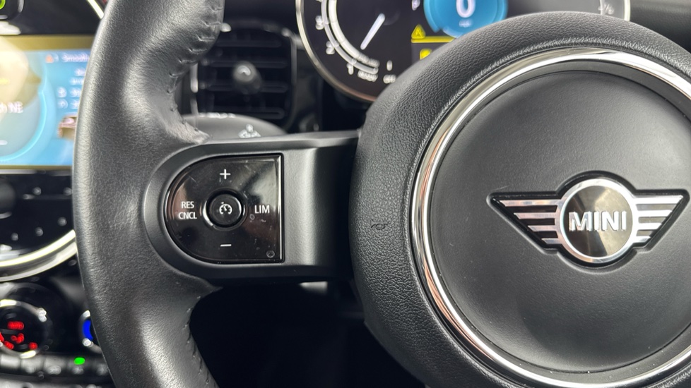 MINI Hatchback 1.5 Cooper Classic 3dr Auto [Comfort Pack] Petrol Hatchback - Image 17