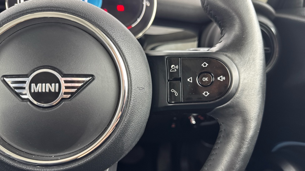 MINI Hatchback 1.5 Cooper Classic 3dr Auto [Comfort Pack] Petrol Hatchback - Image 18