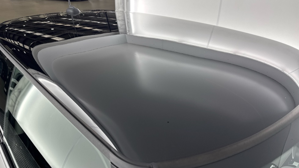 MINI Hatchback 1.5 Cooper Classic 3dr Auto [Comfort Pack] Petrol Hatchback - Image 21