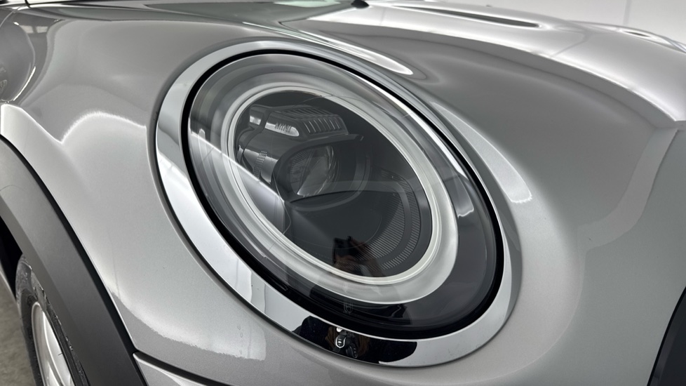 MINI Hatchback 1.5 Cooper Classic 3dr Auto [Comfort Pack] Petrol Hatchback - Image 23
