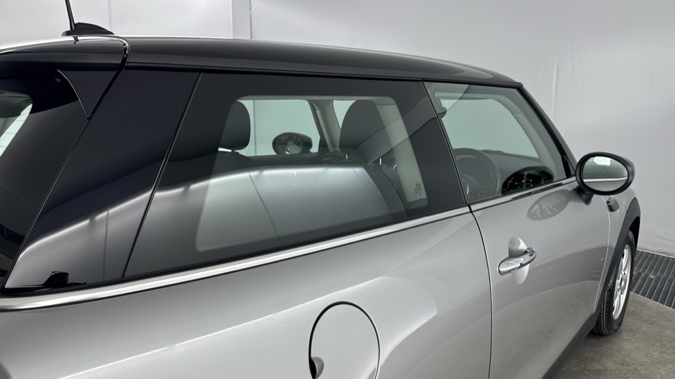 MINI Hatchback 1.5 Cooper Classic 3dr Auto [Comfort Pack] Petrol Hatchback - Image 26