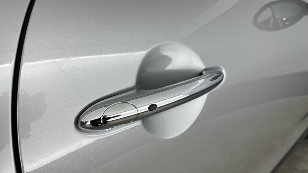 MINI Hatchback 1.5 Cooper Classic 3dr Auto [Comfort Pack] Petrol Hatchback - Image 27