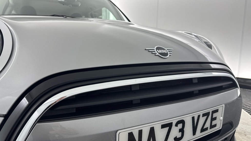MINI Hatchback 1.5 Cooper Classic 3dr Auto [Comfort Pack] Petrol Hatchback - Image 30
