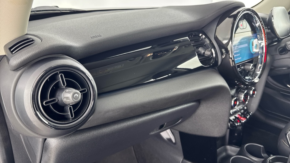 MINI Hatchback 1.5 Cooper Classic 3dr Auto [Comfort Pack] Petrol Hatchback - Image 33