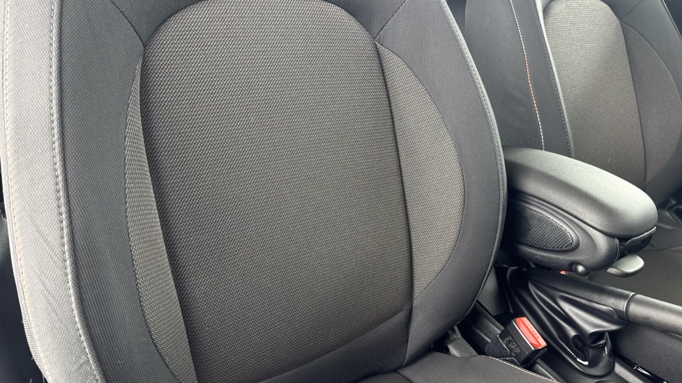 MINI Hatchback 1.5 Cooper Classic 3dr Auto [Comfort Pack] Petrol Hatchback - Image 39