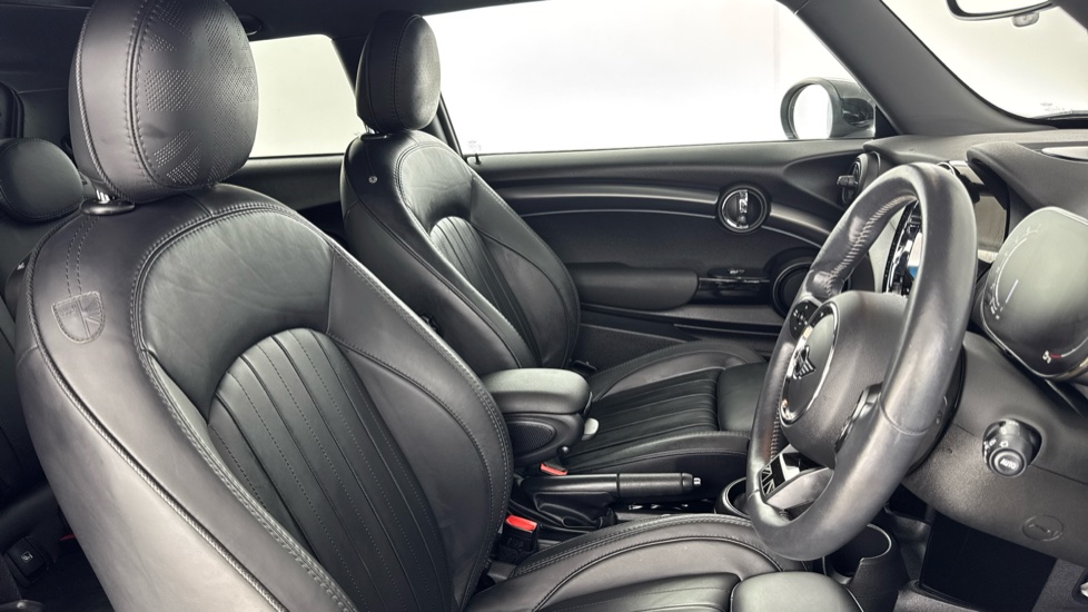 MINI Hatchback 1.5 Cooper Exclusive Premium Plus 3dr Auto Petrol Hatchback - Image 11