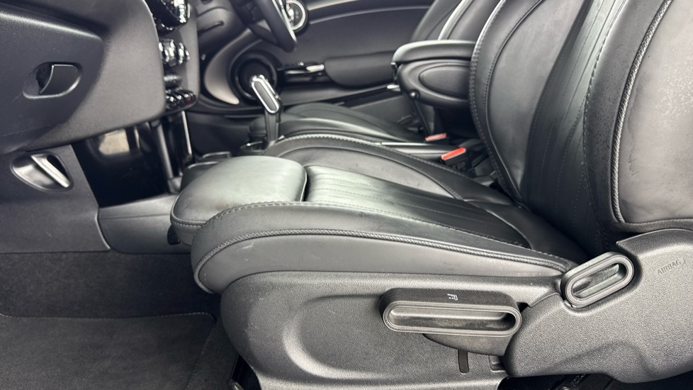 MINI Hatchback 1.5 Cooper Exclusive Premium Plus 3dr Auto Petrol Hatchback - Image 32