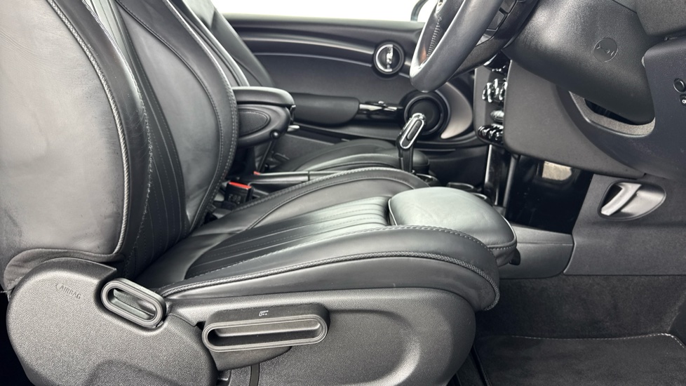 MINI Hatchback 1.5 Cooper Exclusive Premium Plus 3dr Auto Petrol Hatchback - Image 39