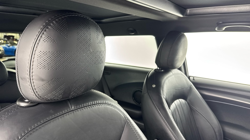 MINI Hatchback 1.5 Cooper Exclusive Premium Plus 3dr Auto Petrol Hatchback - Image 41
