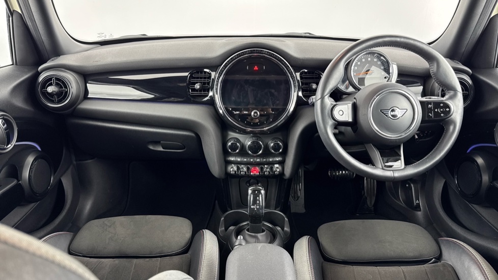 MINI Hatchback 1.5 Cooper Sport 5dr Auto [Comfort/Nav Pack] Petrol Hatchback - Image 4