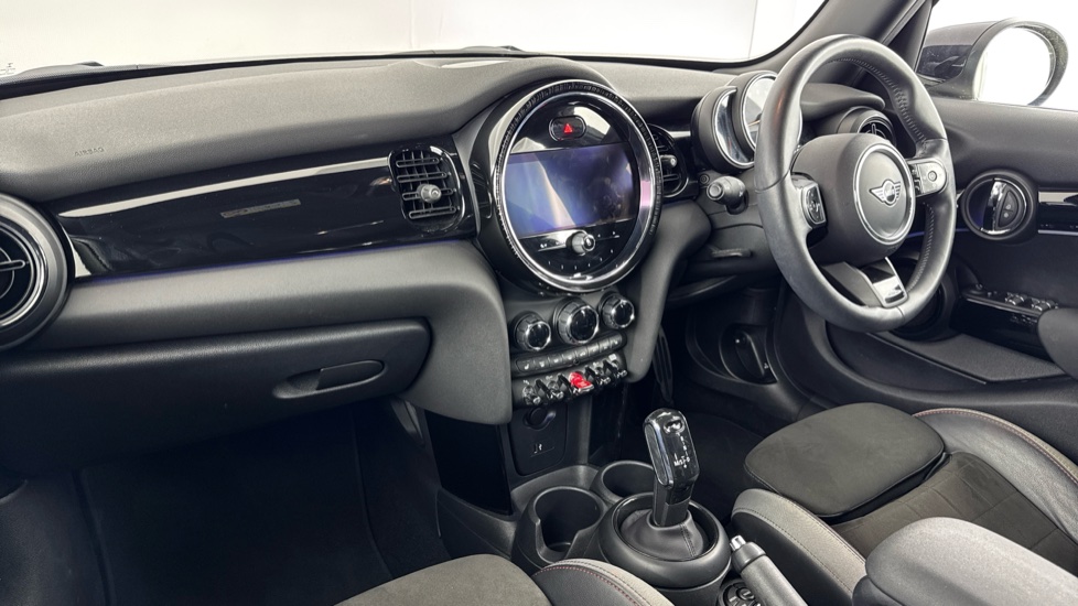 MINI Hatchback 1.5 Cooper Sport 5dr Auto [Comfort/Nav Pack] Petrol Hatchback - Image 7