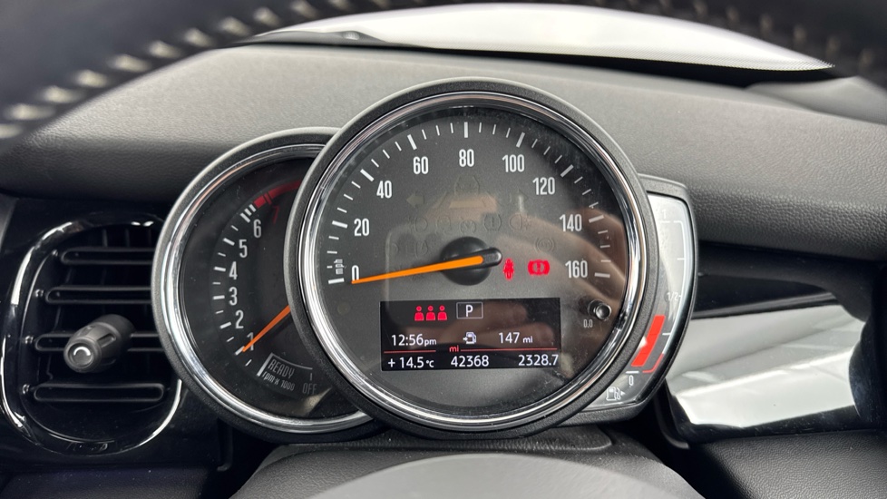 MINI Hatchback 1.5 Cooper Sport 5dr Auto [Comfort/Nav Pack] Petrol Hatchback - Image 9