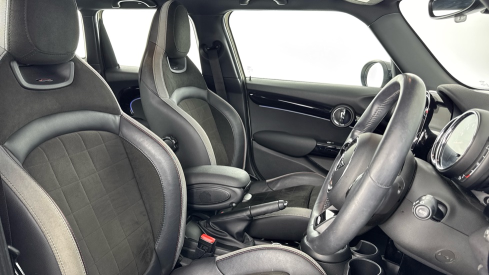 MINI Hatchback 1.5 Cooper Sport 5dr Auto [Comfort/Nav Pack] Petrol Hatchback - Image 11