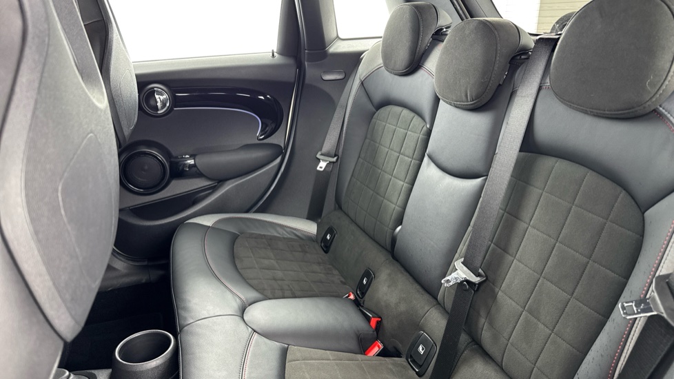 MINI Hatchback 1.5 Cooper Sport 5dr Auto [Comfort/Nav Pack] Petrol Hatchback - Image 12