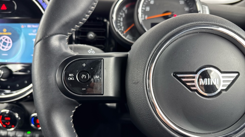 MINI Hatchback 1.5 Cooper Sport 5dr Auto [Comfort/Nav Pack] Petrol Hatchback - Image 17