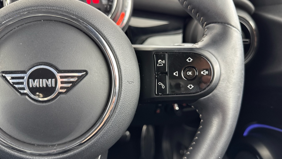 MINI Hatchback 1.5 Cooper Sport 5dr Auto [Comfort/Nav Pack] Petrol Hatchback - Image 18