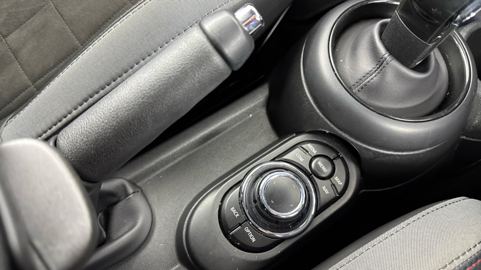 MINI Hatchback 1.5 Cooper Sport 5dr Auto [Comfort/Nav Pack] Petrol Hatchback - Image 19