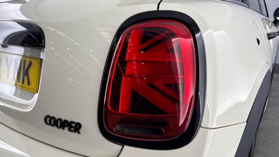 MINI Hatchback 1.5 Cooper Sport 5dr Auto [Comfort/Nav Pack] Petrol Hatchback - Image 22