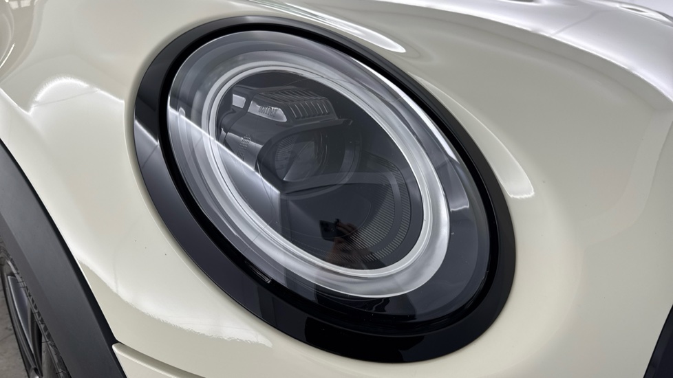 MINI Hatchback 1.5 Cooper Sport 5dr Auto [Comfort/Nav Pack] Petrol Hatchback - Image 23