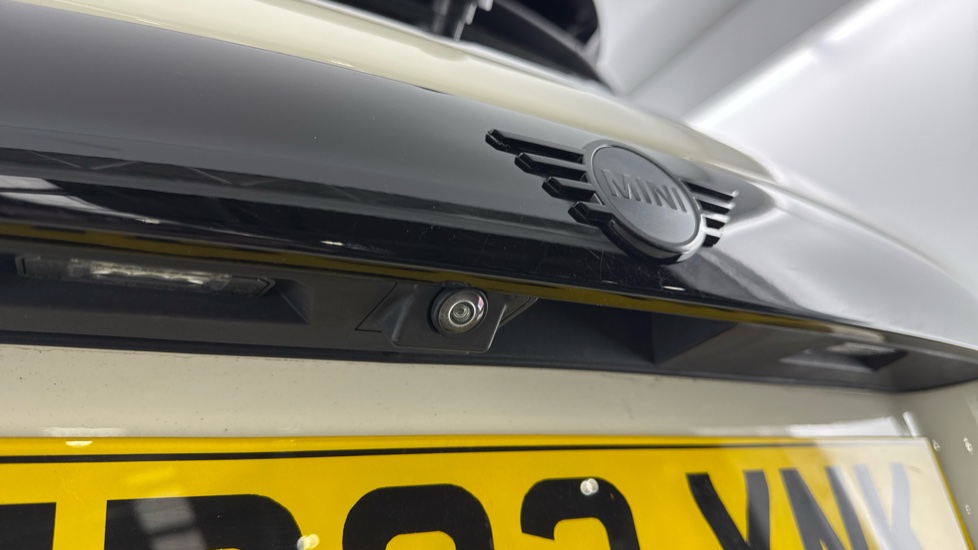 MINI Hatchback 1.5 Cooper Sport 5dr Auto [Comfort/Nav Pack] Petrol Hatchback - Image 24