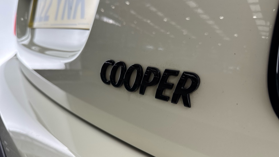 MINI Hatchback 1.5 Cooper Sport 5dr Auto [Comfort/Nav Pack] Petrol Hatchback - Image 25