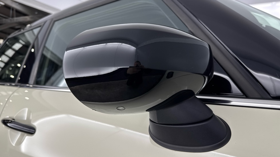 MINI Hatchback 1.5 Cooper Sport 5dr Auto [Comfort/Nav Pack] Petrol Hatchback - Image 33