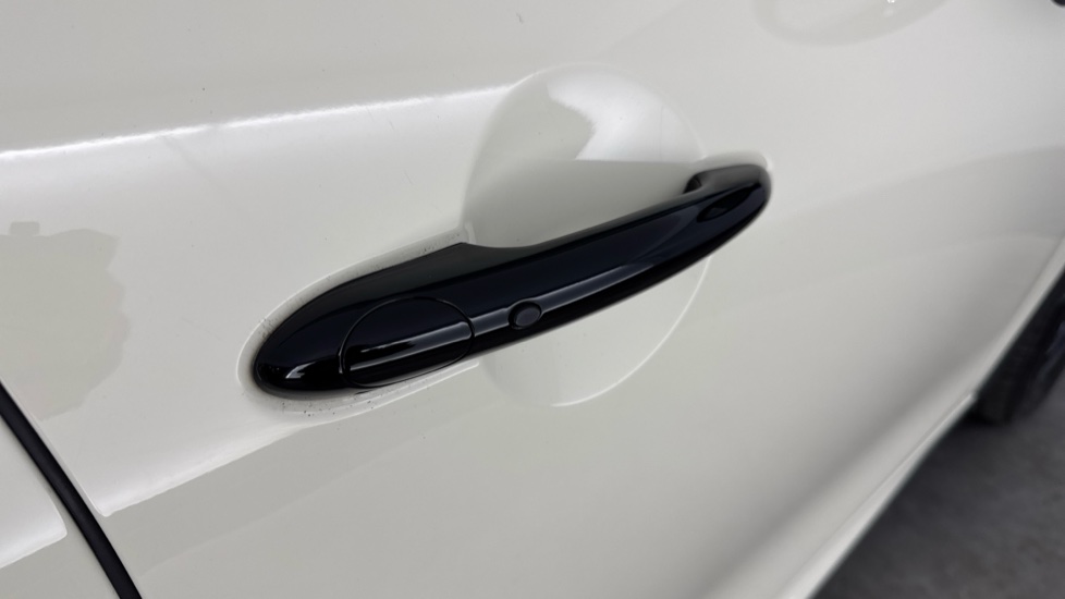 MINI Hatchback 1.5 Cooper Sport 5dr Auto [Comfort/Nav Pack] Petrol Hatchback - Image 34